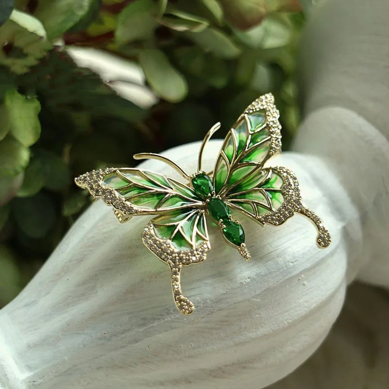 Men'S Accessories Trends 2025 - Broches de borboleta românticos para homens