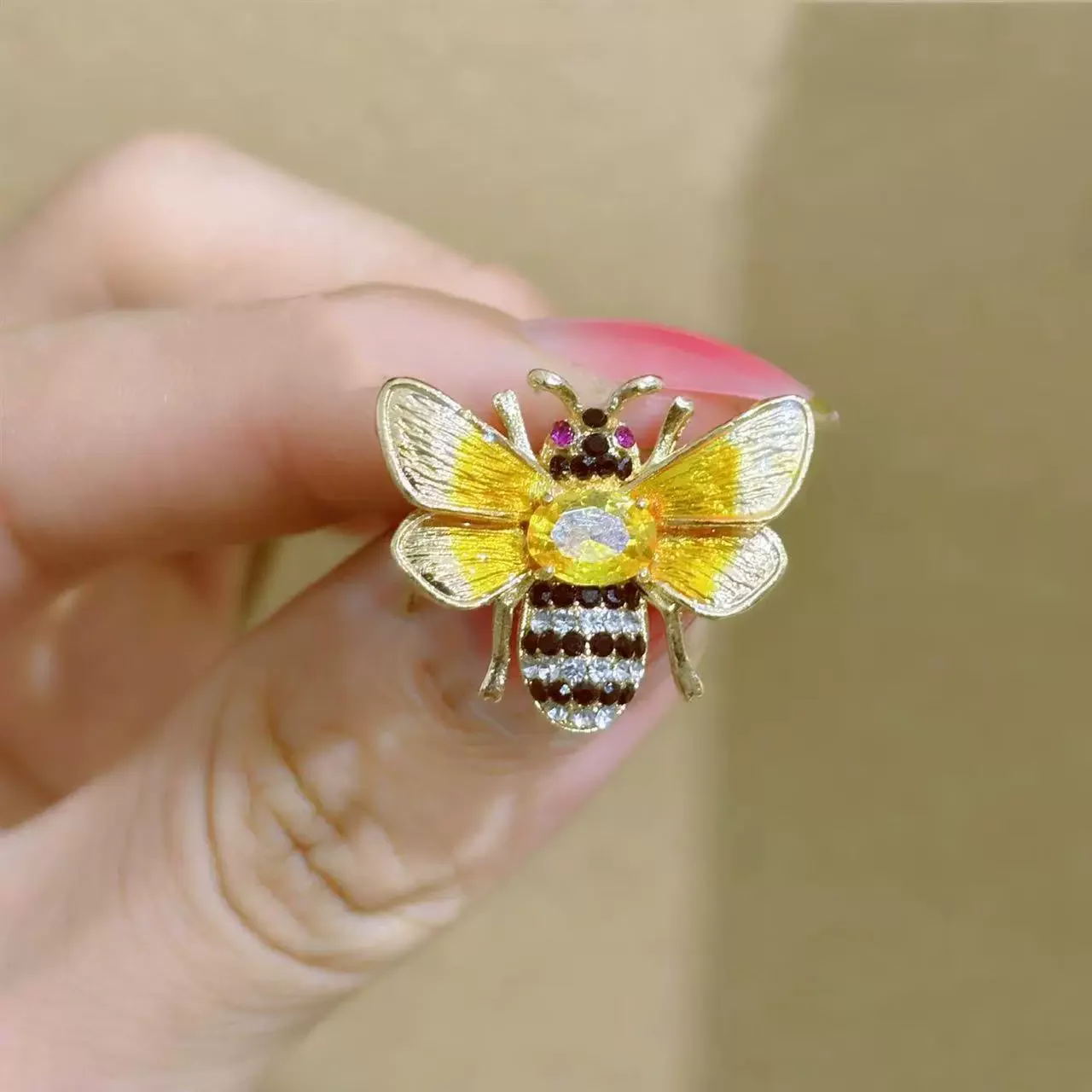 Men'S Accessories Trends 2025 - 1pc na moda pequena abelha broche