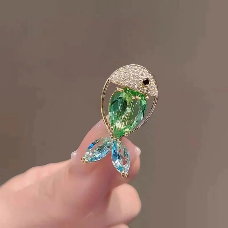 Men'S Accessories Trends 2025 - Requintado pequeno broche de peixe para